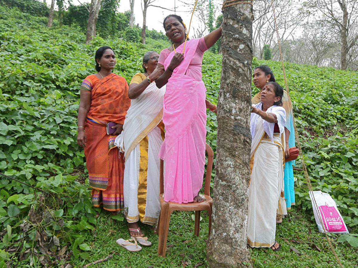 Devotees Stop Women From Entering Temple Photo Gallery - Sakshi5