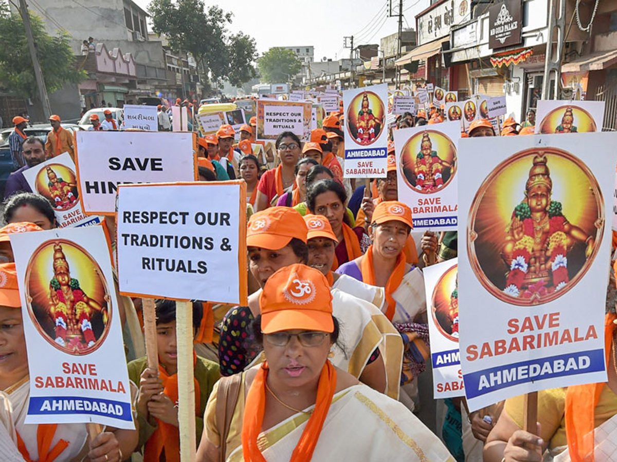Devotees Stop Women From Entering Temple Photo Gallery - Sakshi7