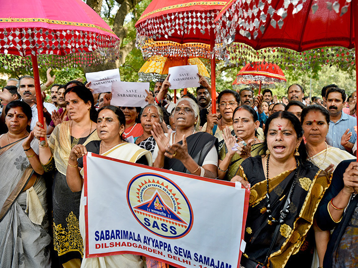 Devotees Stop Women From Entering Temple Photo Gallery - Sakshi8