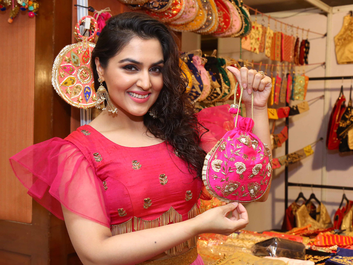 Grand Launch of Jhalak Lifestyle Fashion Exhibition Gayatri Bharadwaj Ananya Soni Photo Gallery - Sakshi2