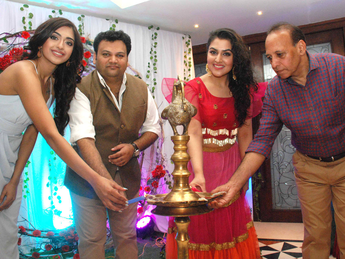 Grand Launch of Jhalak Lifestyle Fashion Exhibition Gayatri Bharadwaj Ananya Soni Photo Gallery - Sakshi3