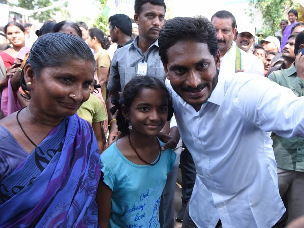 YS jagan padayatra photo gallery - Sakshi10