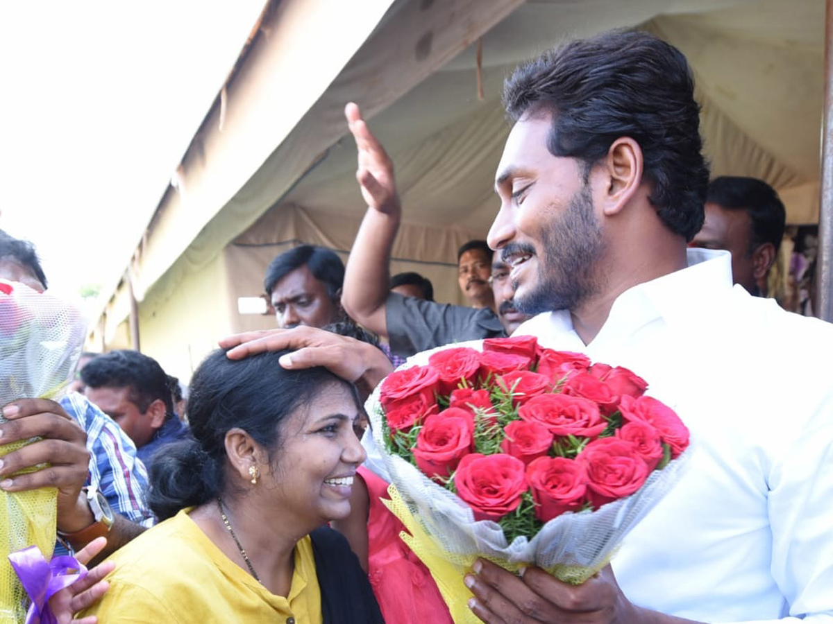 YS jagan padayatra photo gallery - Sakshi12