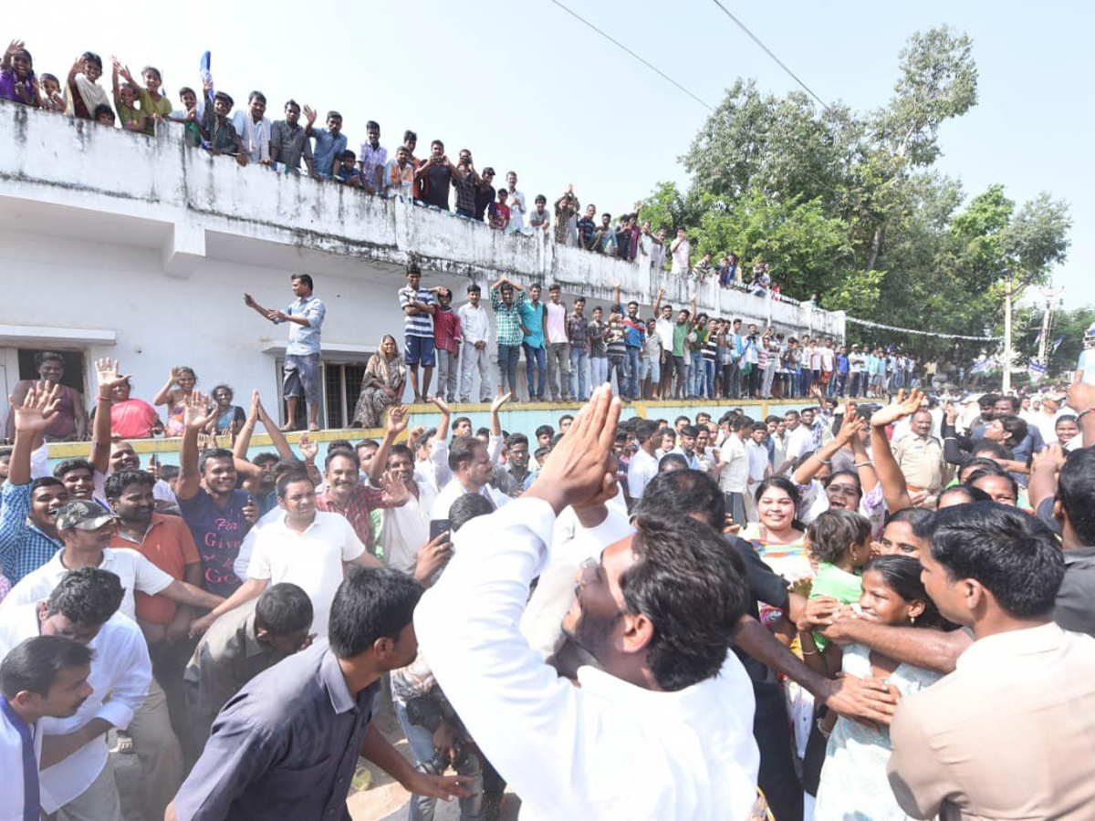 YS jagan padayatra photo gallery - Sakshi8