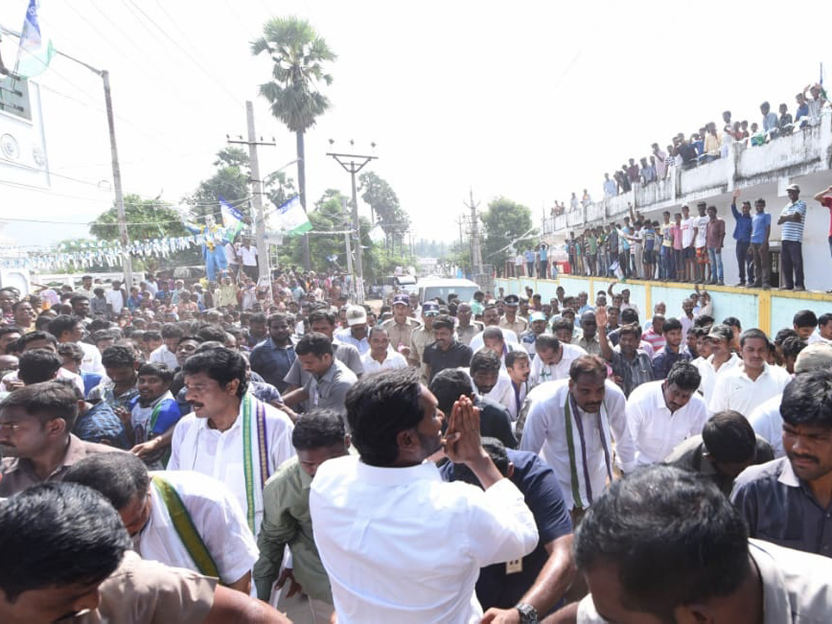 YS jagan padayatra photo gallery - Sakshi9