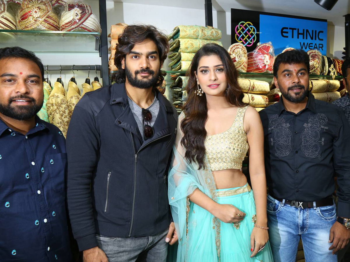 Bigg Boss Telugu 2 winner Kaushal launch KLM Shopping Mall launch - Sakshi12