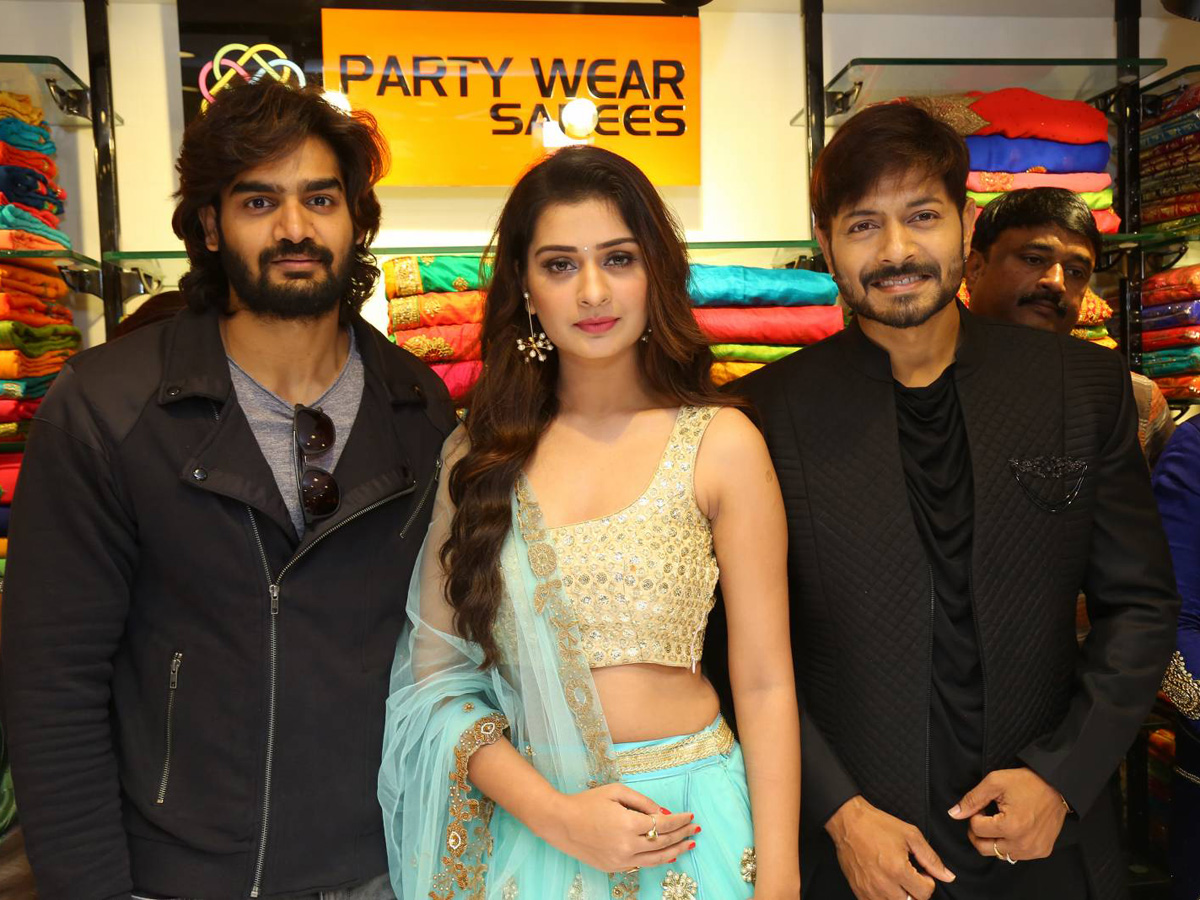 Bigg Boss Telugu 2 winner Kaushal launch KLM Shopping Mall launch - Sakshi14