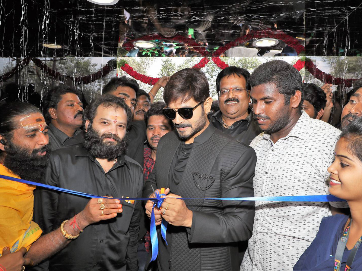 Bigg Boss Telugu 2 winner Kaushal launch KLM Shopping Mall launch - Sakshi2