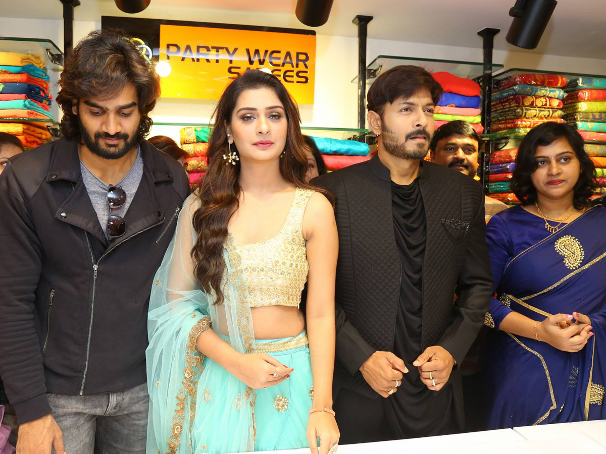Bigg Boss Telugu 2 winner Kaushal launch KLM Shopping Mall launch - Sakshi4