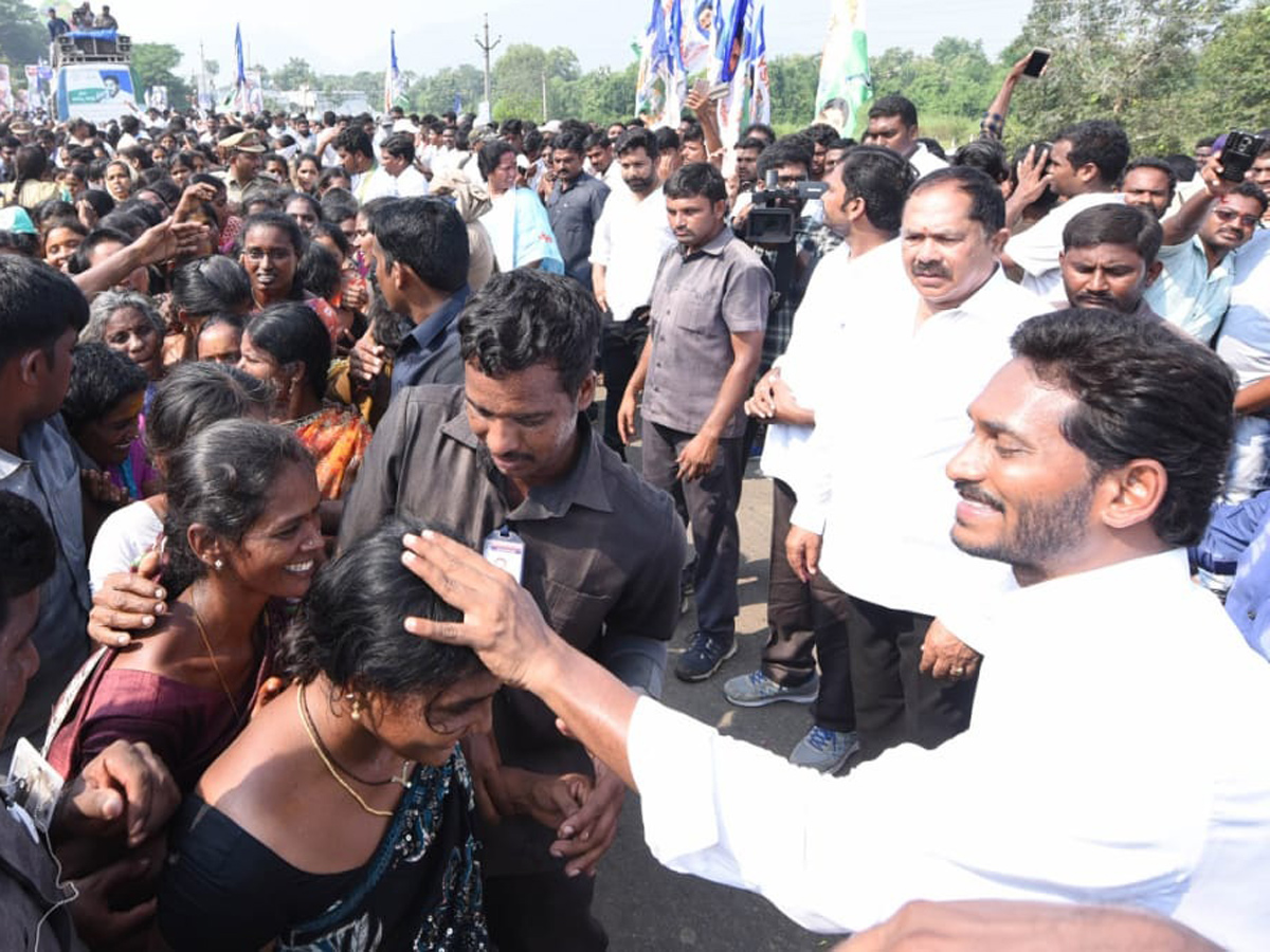 YS jagan padayatra photo gallery - Sakshi11