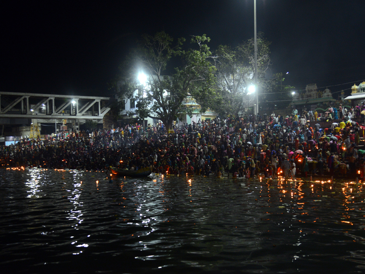 Karthika Masam Celebrations in Rajahmundry GODAVARI - Sakshi1