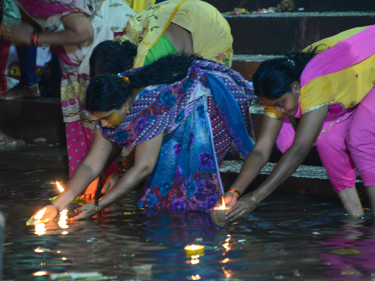 Karthika Masam Celebrations in Rajahmundry GODAVARI - Sakshi10
