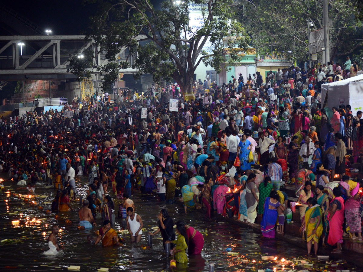 Karthika Masam Celebrations in Rajahmundry GODAVARI - Sakshi13