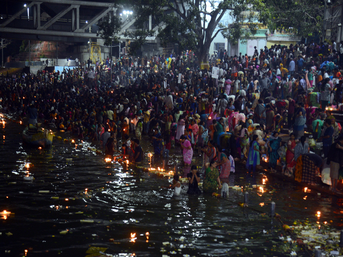 Karthika Masam Celebrations in Rajahmundry GODAVARI - Sakshi14