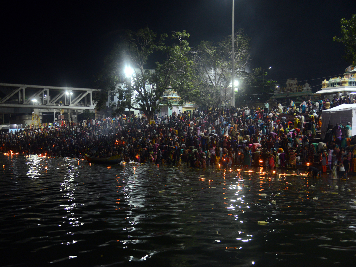 Karthika Masam Celebrations in Rajahmundry GODAVARI - Sakshi2