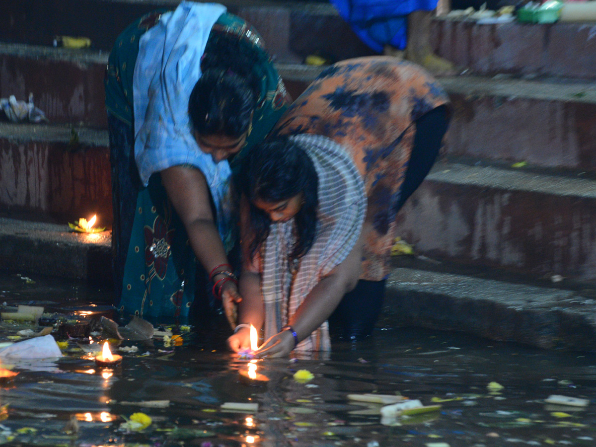 Karthika Masam Celebrations in Rajahmundry GODAVARI - Sakshi6