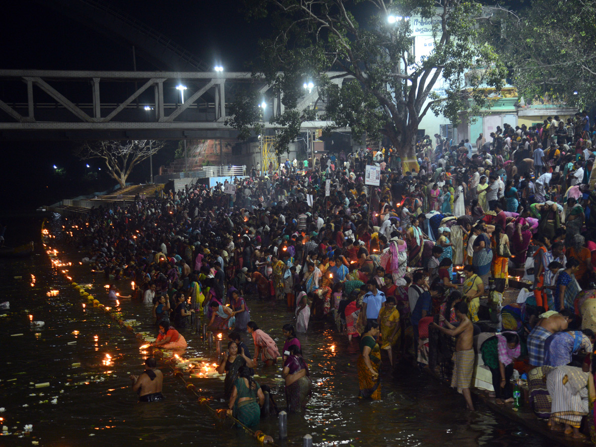 Karthika Masam Celebrations in Rajahmundry GODAVARI - Sakshi8