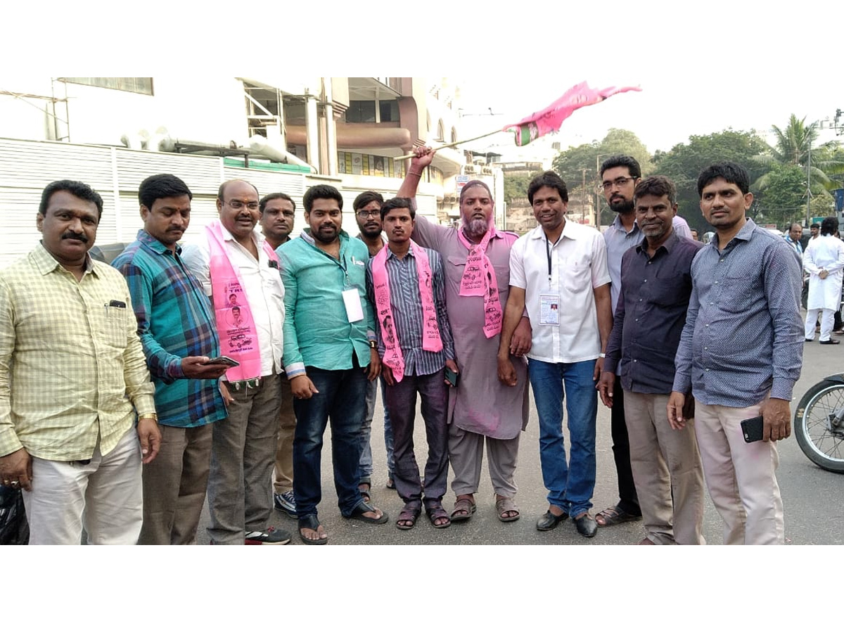 trs winning celebrations Photo Gallery - Sakshi21