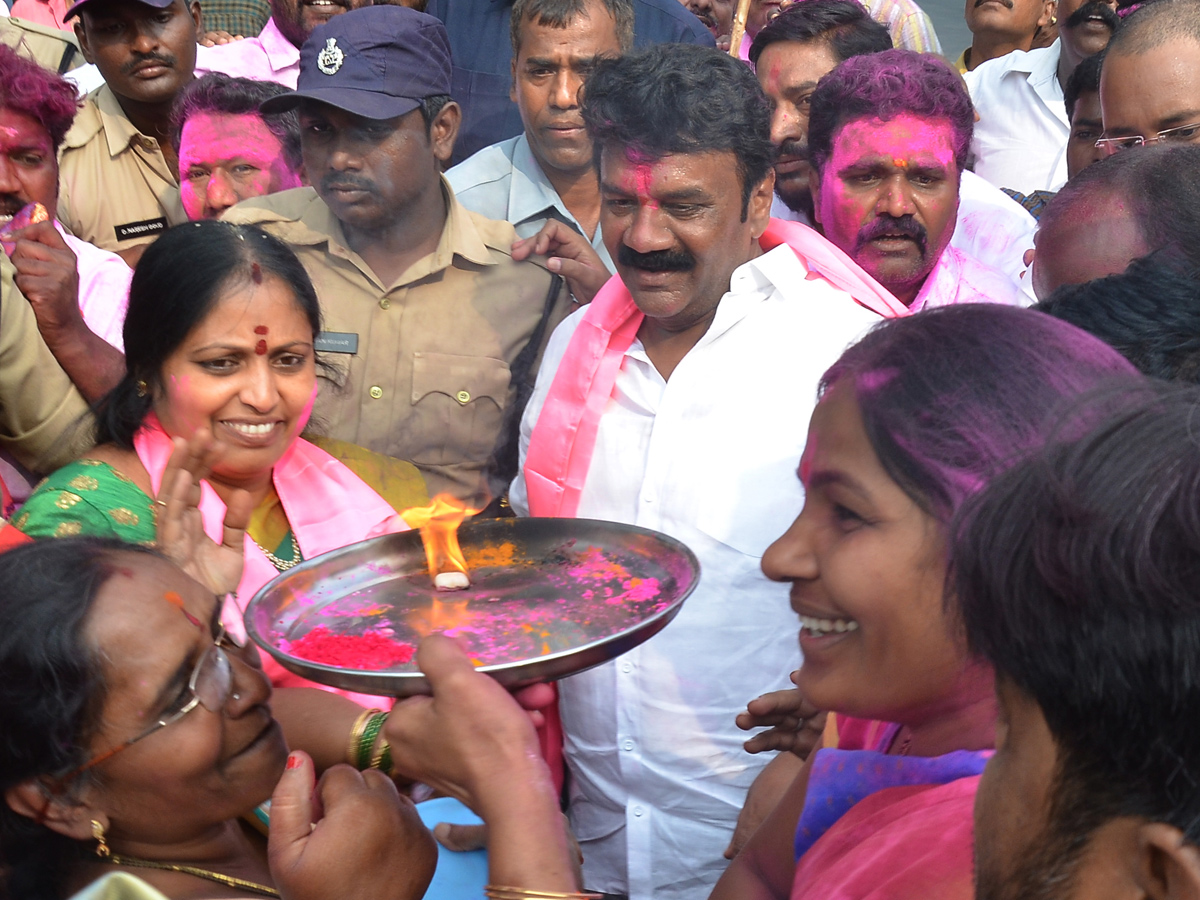 trs winning celebrations Photo Gallery - Sakshi3