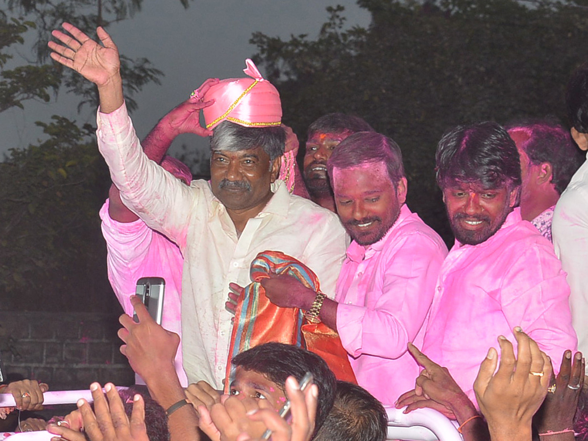 trs winning celebrations Photo Gallery - Sakshi5