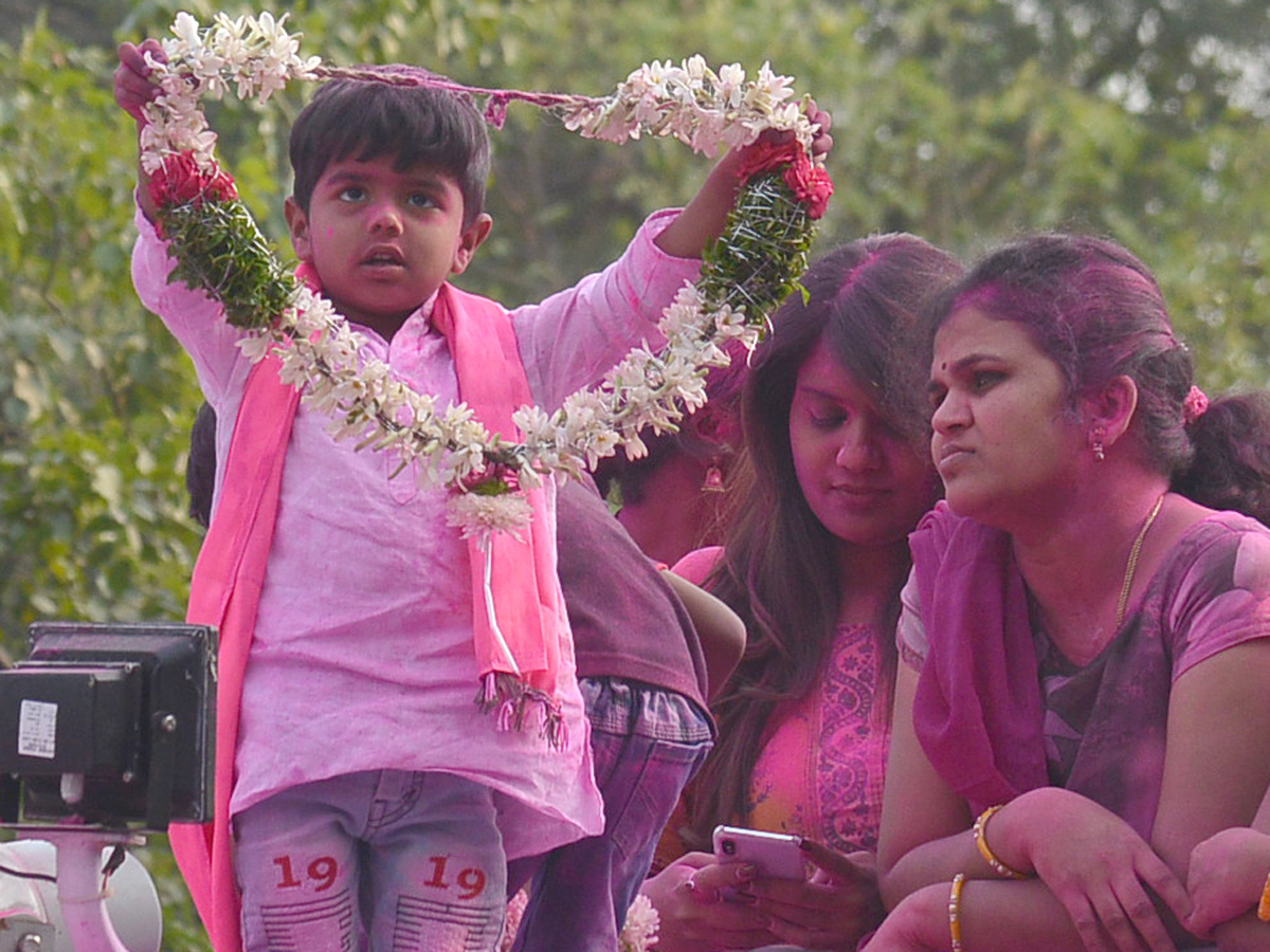trs winning celebrations Photo Gallery - Sakshi8