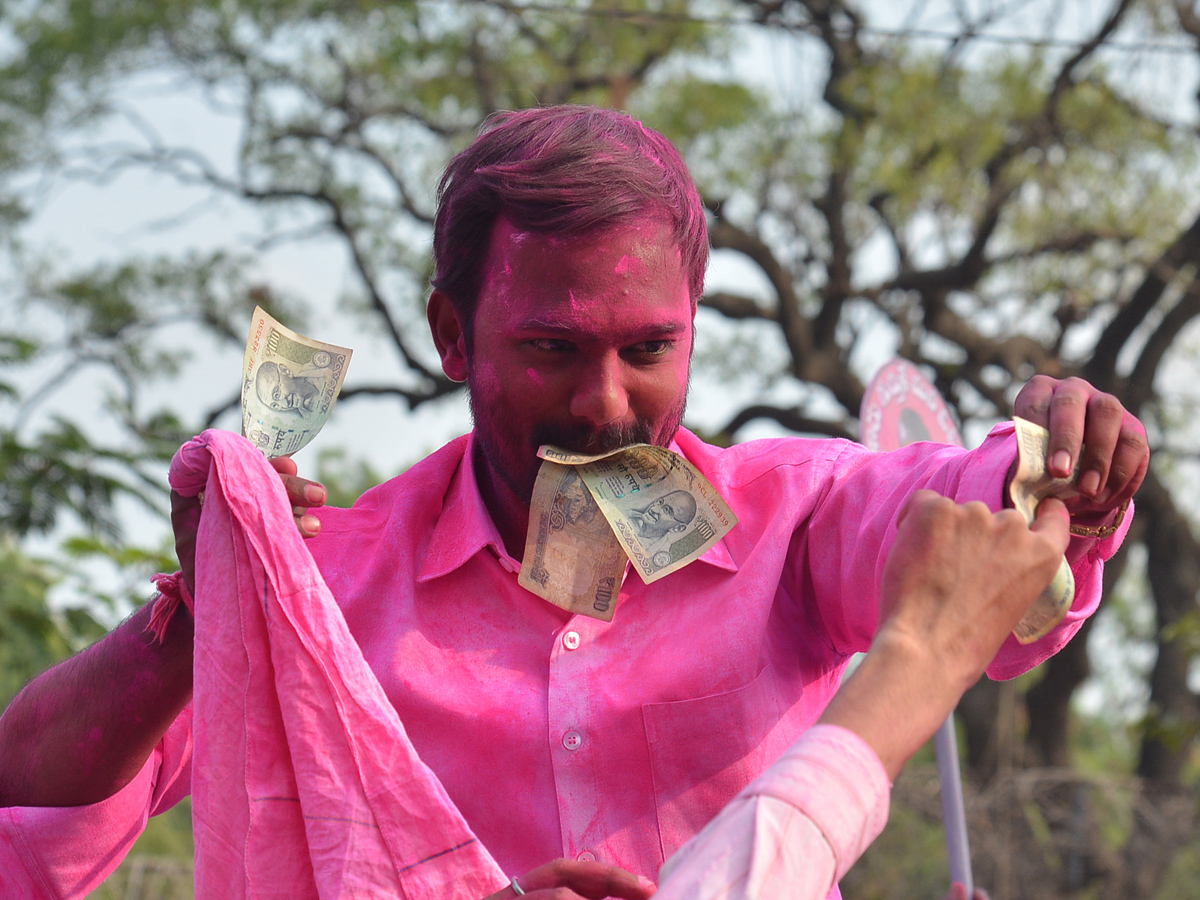 trs winning celebrations Photo Gallery - Sakshi9