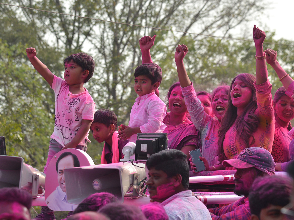 trs winning celebrations Photo Gallery - Sakshi10