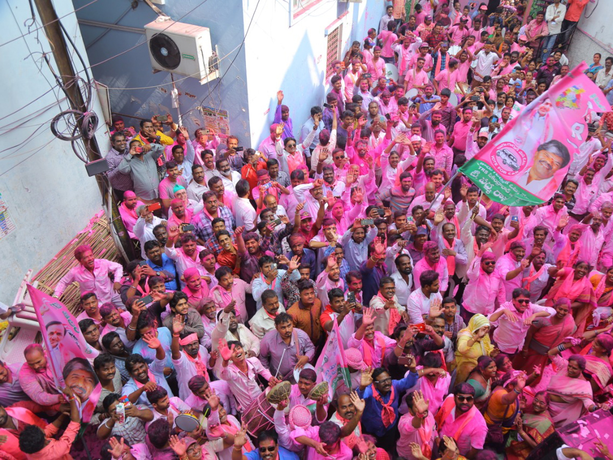 trs winning celebrations Photo Gallery - Sakshi1