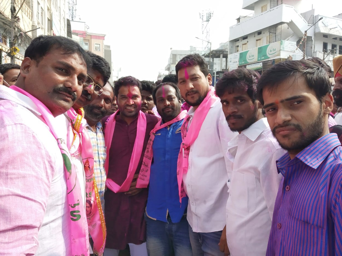 trs winning celebrations Photo Gallery - Sakshi17