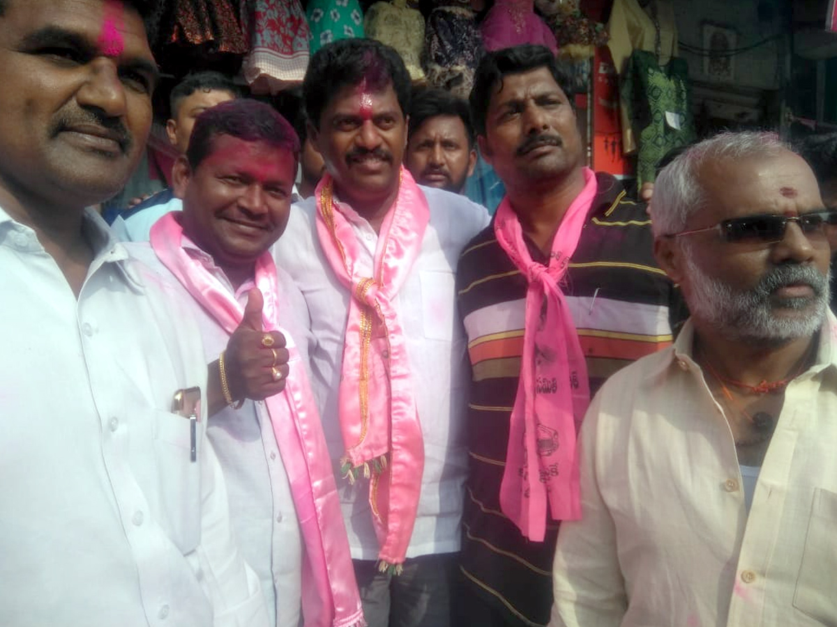 trs winning celebrations Photo Gallery - Sakshi19