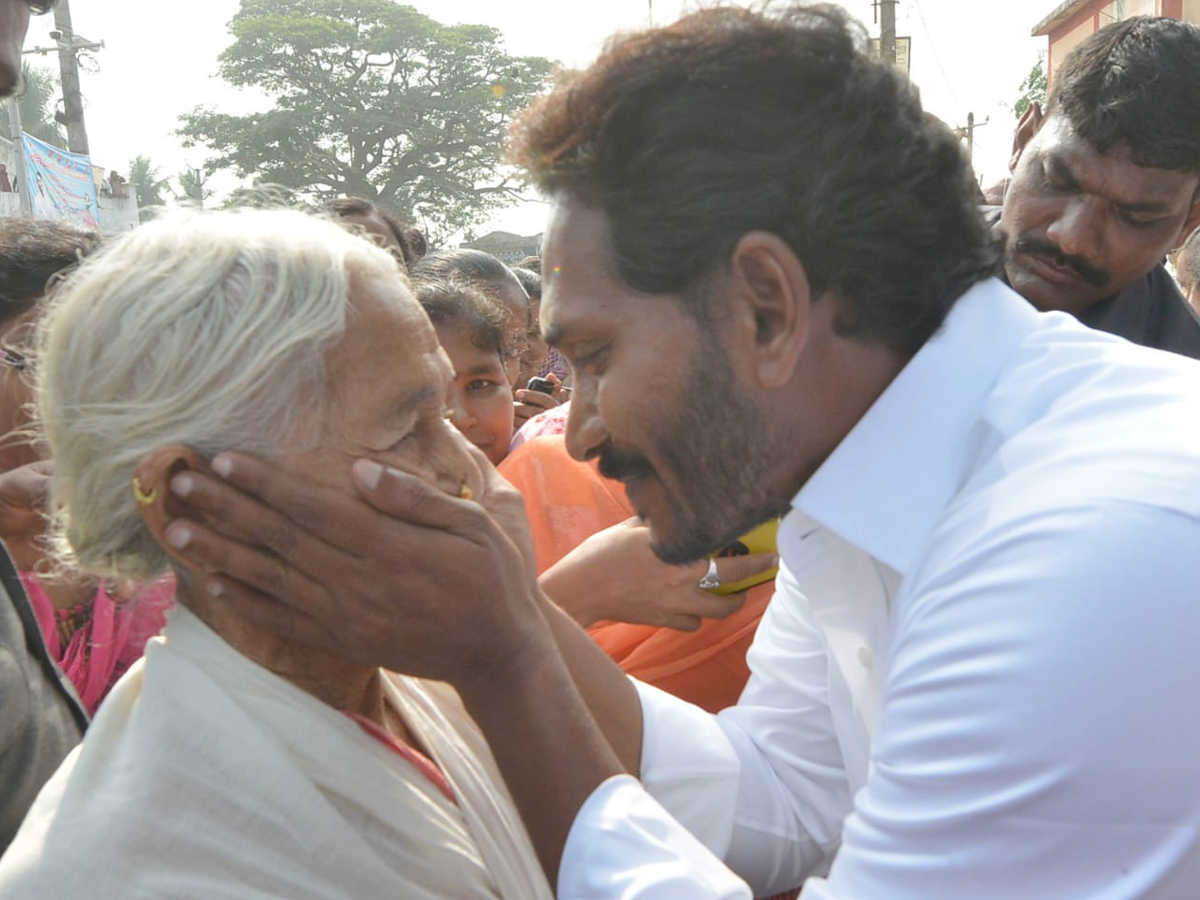 YS Jagan PrajaSankalpaYatra Day 320th Photo Gallery - Sakshi10