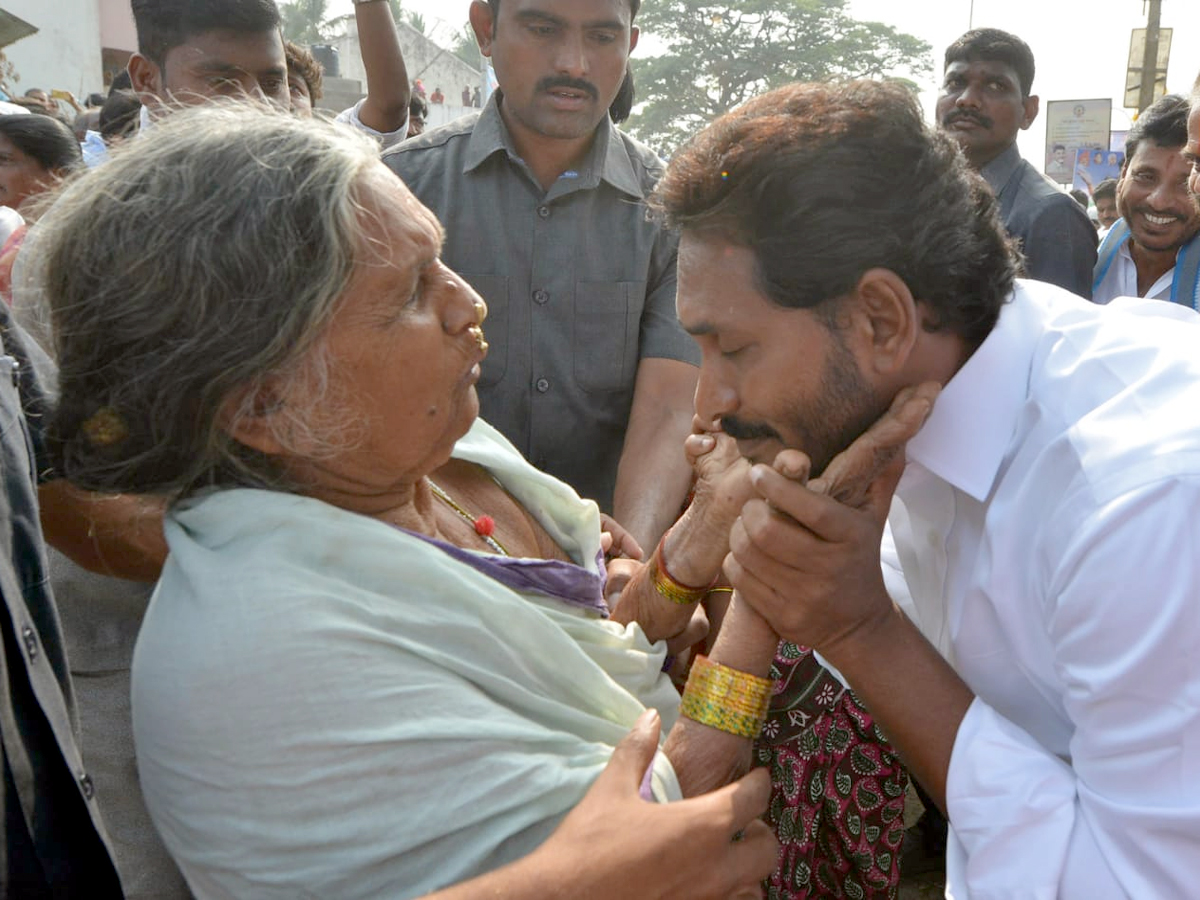 YS Jagan PrajaSankalpaYatra Day 320th Photo Gallery - Sakshi11