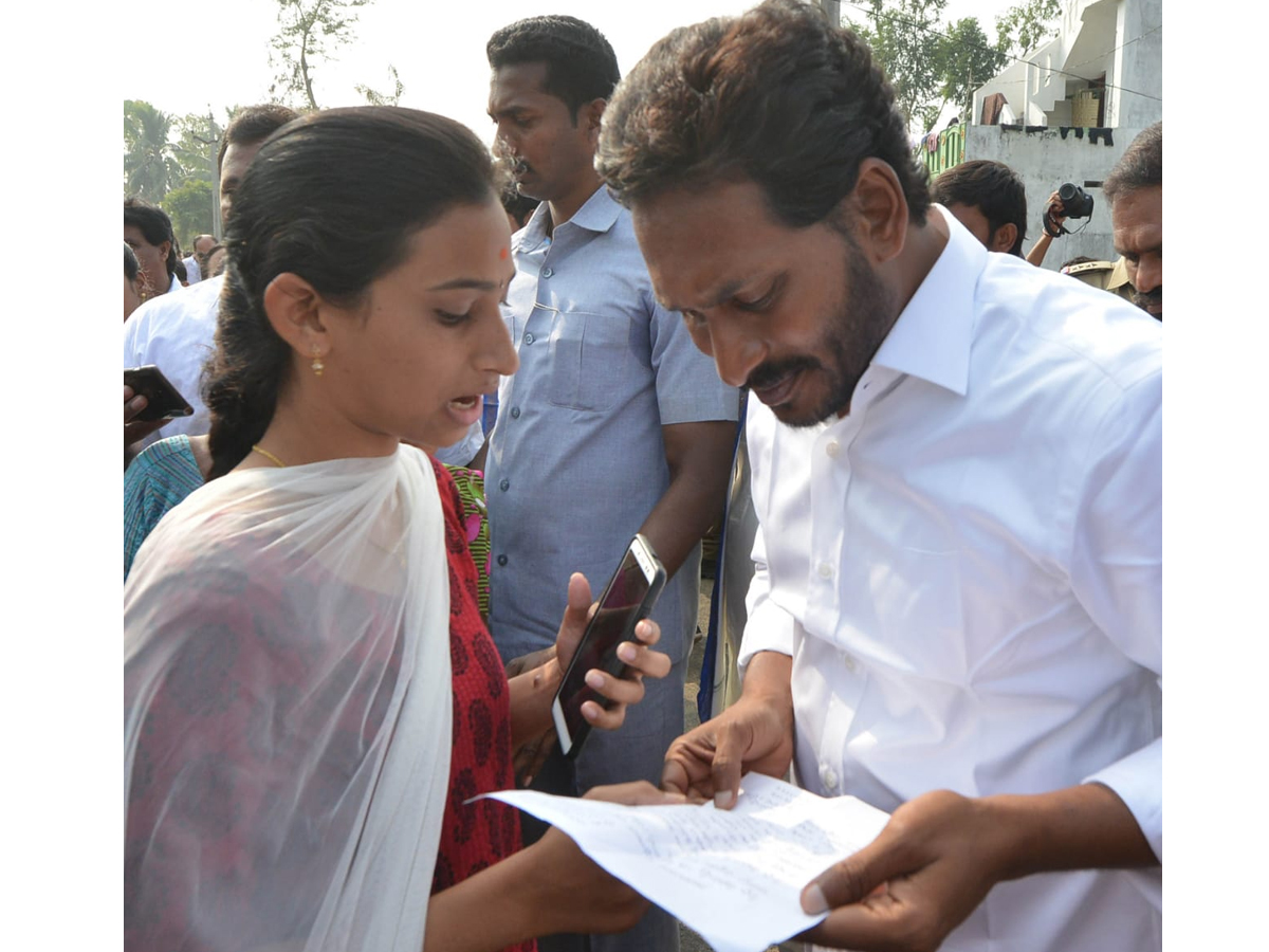 YS Jagan PrajaSankalpaYatra Day 320th Photo Gallery - Sakshi12