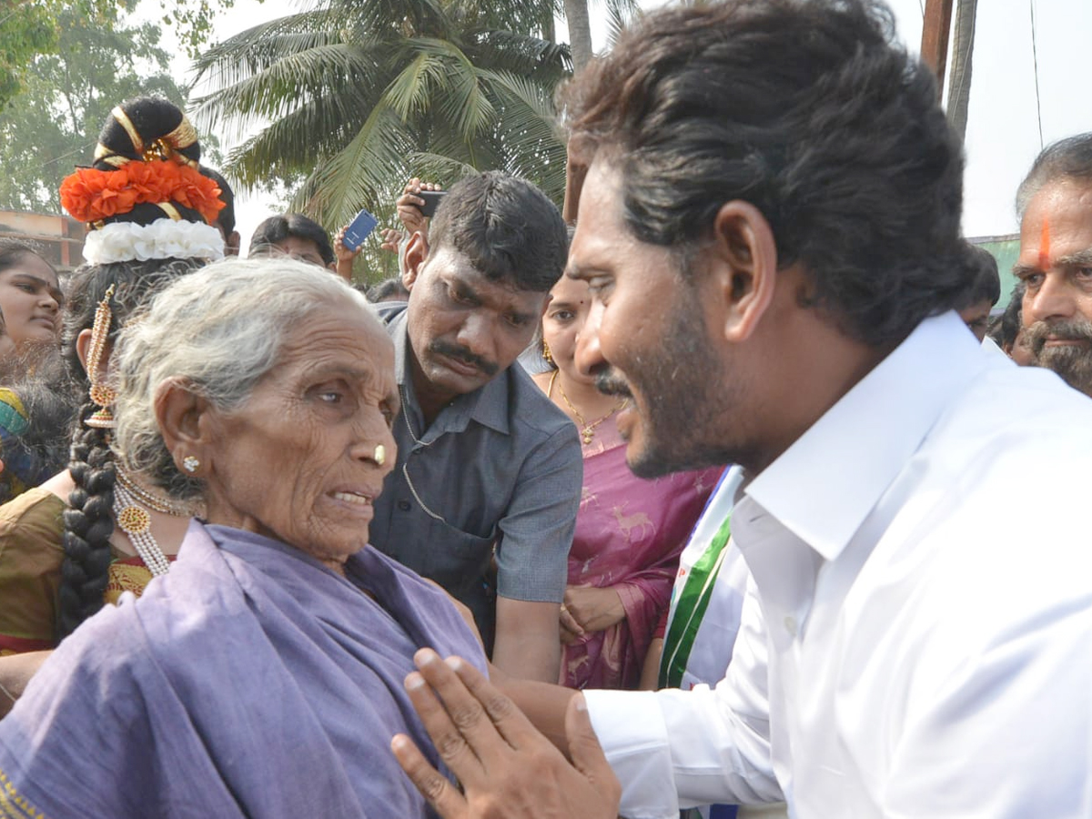 YS Jagan PrajaSankalpaYatra Day 320th Photo Gallery - Sakshi13