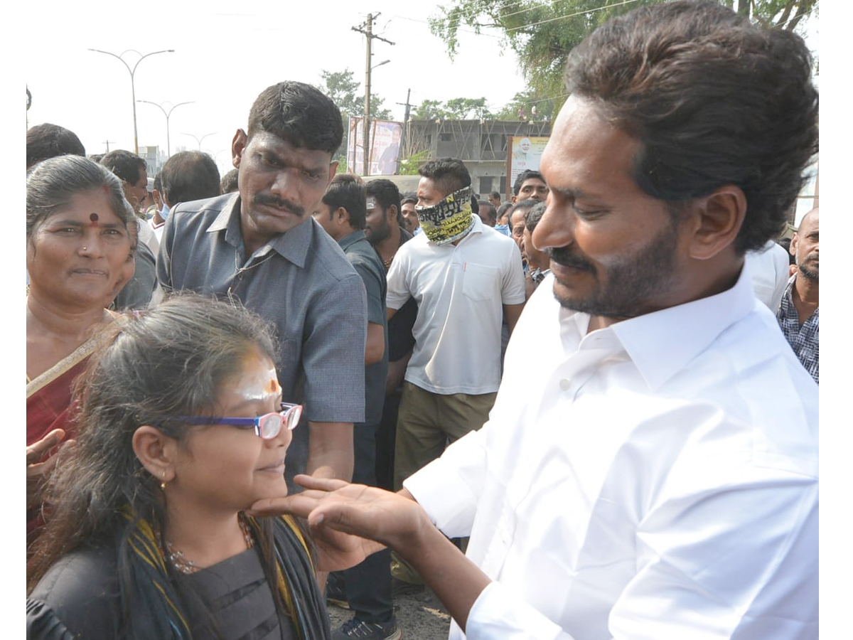 YS Jagan PrajaSankalpaYatra Day 320th Photo Gallery - Sakshi15