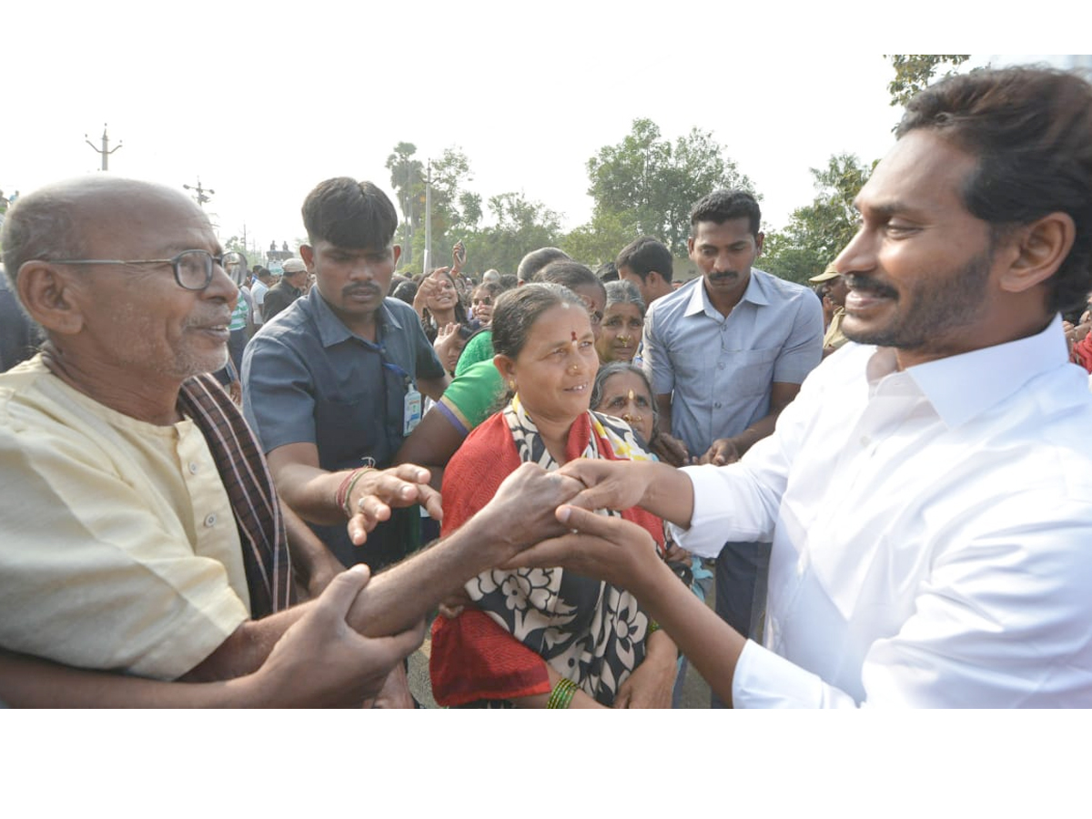 YS Jagan PrajaSankalpaYatra Day 320th Photo Gallery - Sakshi16