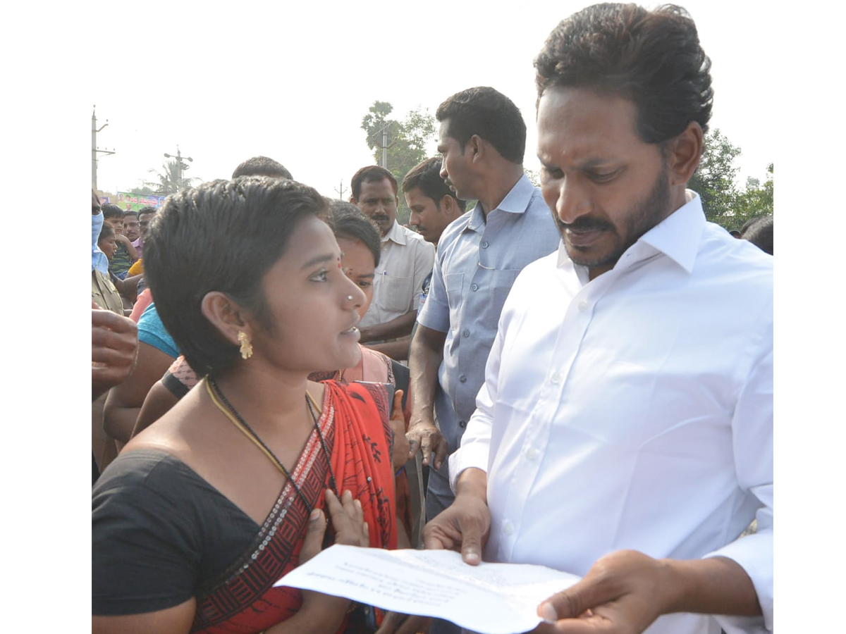 YS Jagan PrajaSankalpaYatra Day 320th Photo Gallery - Sakshi17