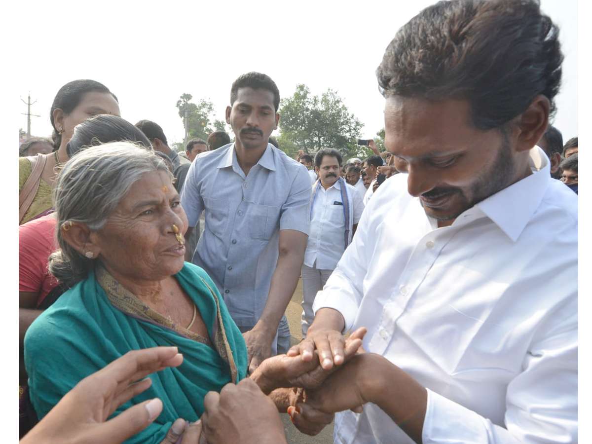 YS Jagan PrajaSankalpaYatra Day 320th Photo Gallery - Sakshi19