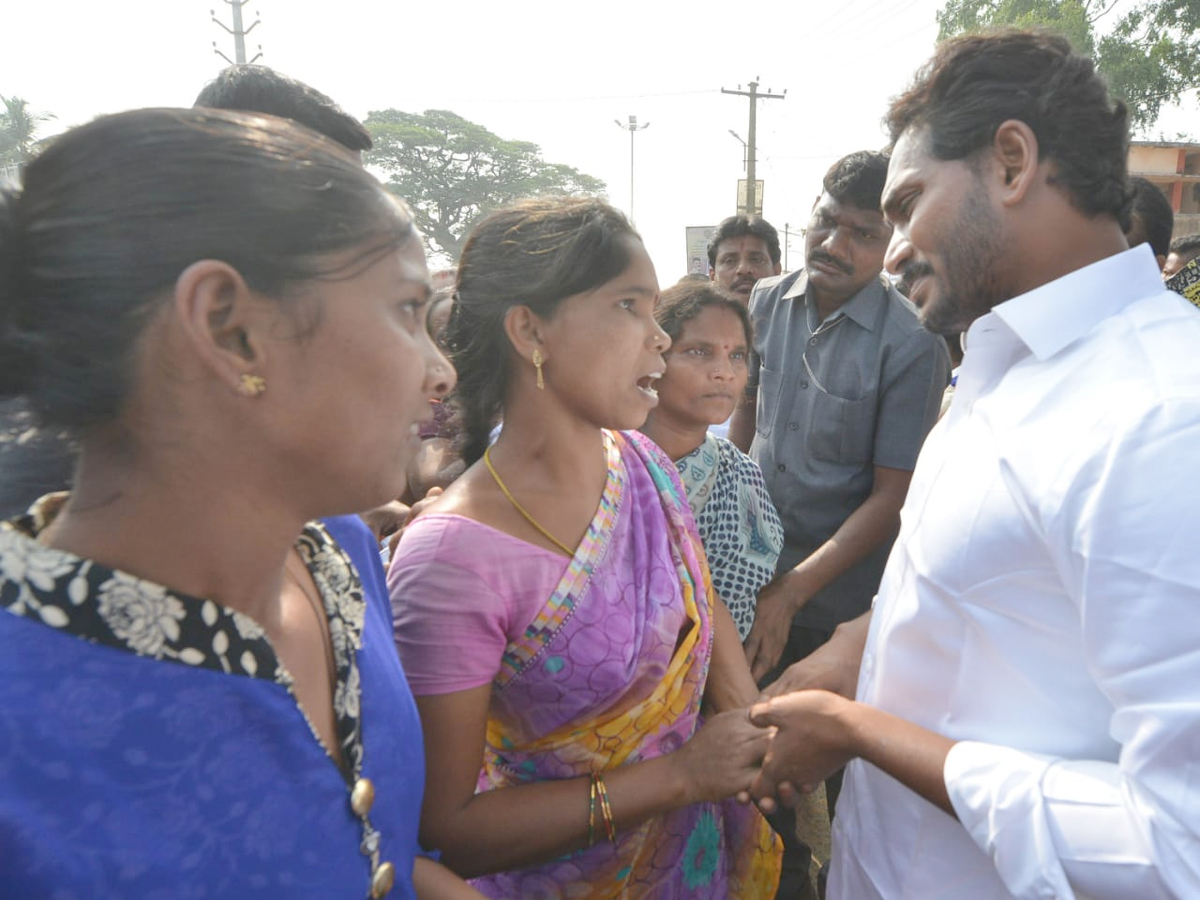 YS Jagan PrajaSankalpaYatra Day 320th Photo Gallery - Sakshi3