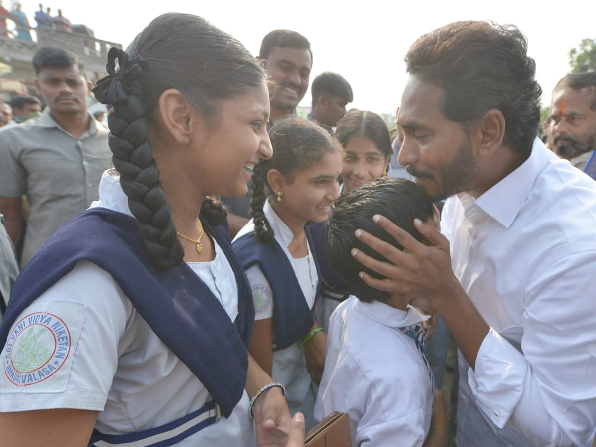 YS Jagan PrajaSankalpaYatra Day 320th Photo Gallery - Sakshi21