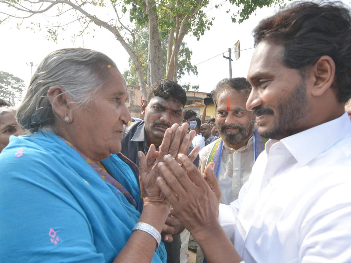YS Jagan PrajaSankalpaYatra Day 320th Photo Gallery - Sakshi8