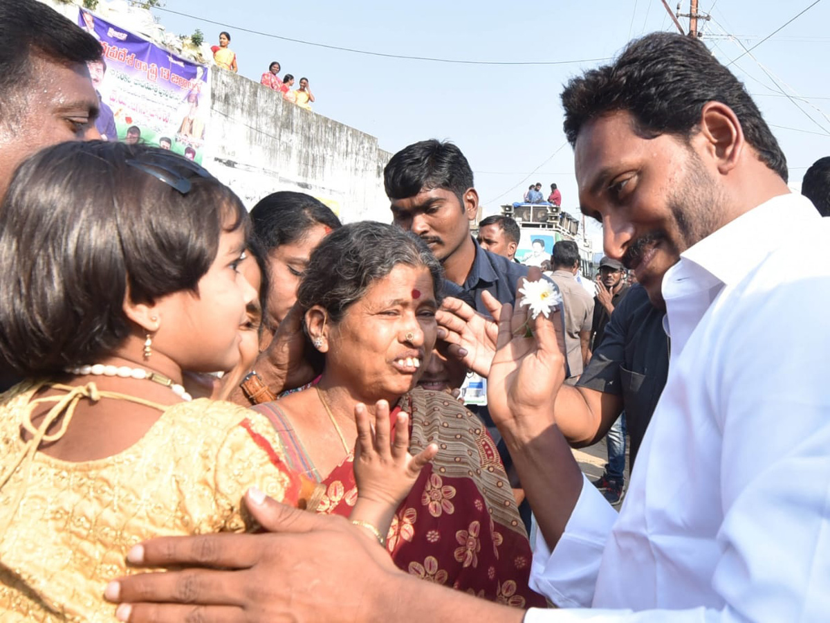 YS jagan padayatra at Srikakulam photo gallery - Sakshi12