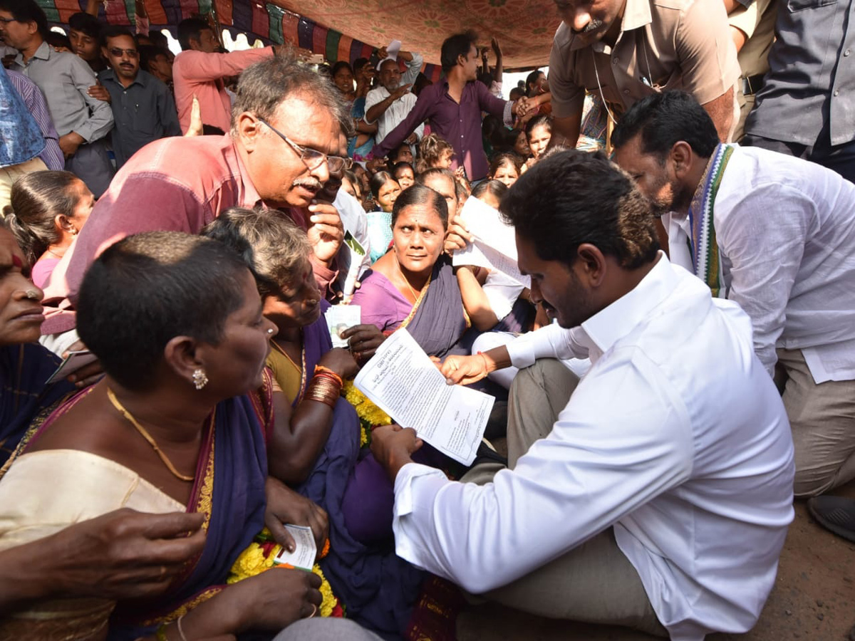 YS jagan padayatra at Srikakulam photo gallery - Sakshi4