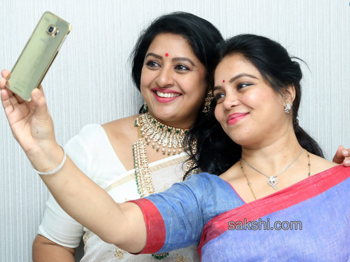 shanoor sana Gold shop opening In Somajiguda - Sakshi1