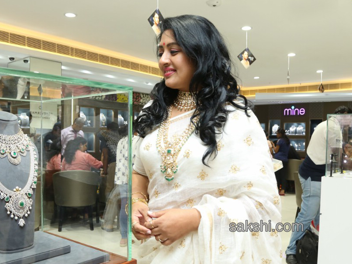 shanoor sana Gold shop opening In Somajiguda - Sakshi12