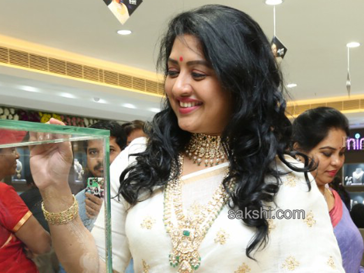 shanoor sana Gold shop opening In Somajiguda - Sakshi13