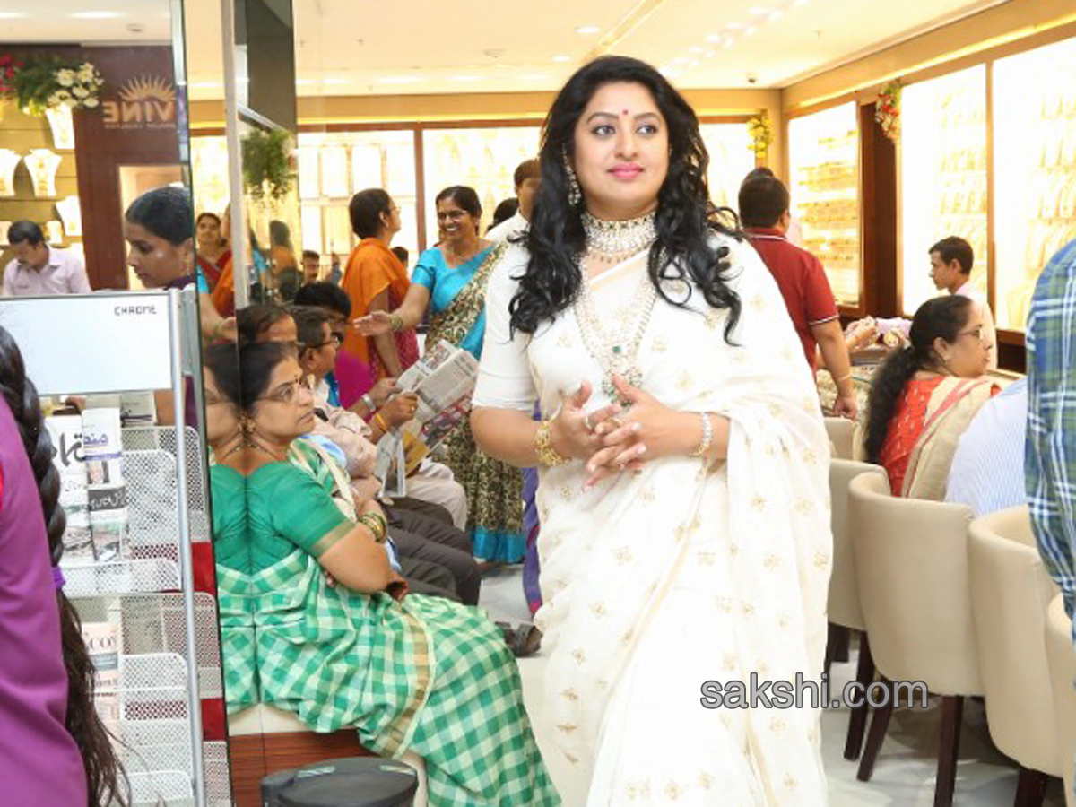 shanoor sana Gold shop opening In Somajiguda - Sakshi9