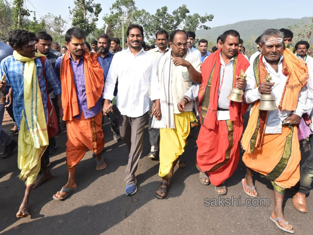 ys jagan prajasankalpayatra 332nd day - Sakshi5