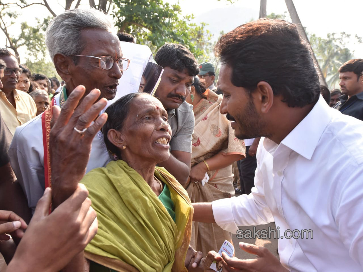 ys jagan prajasankalpayatra 332nd day - Sakshi2