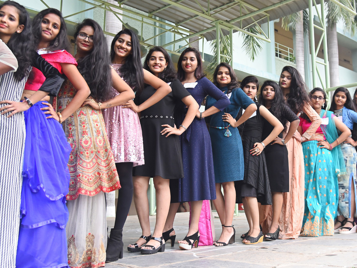 Fashion Show in Vijayawada Photo Gallery - Sakshi1